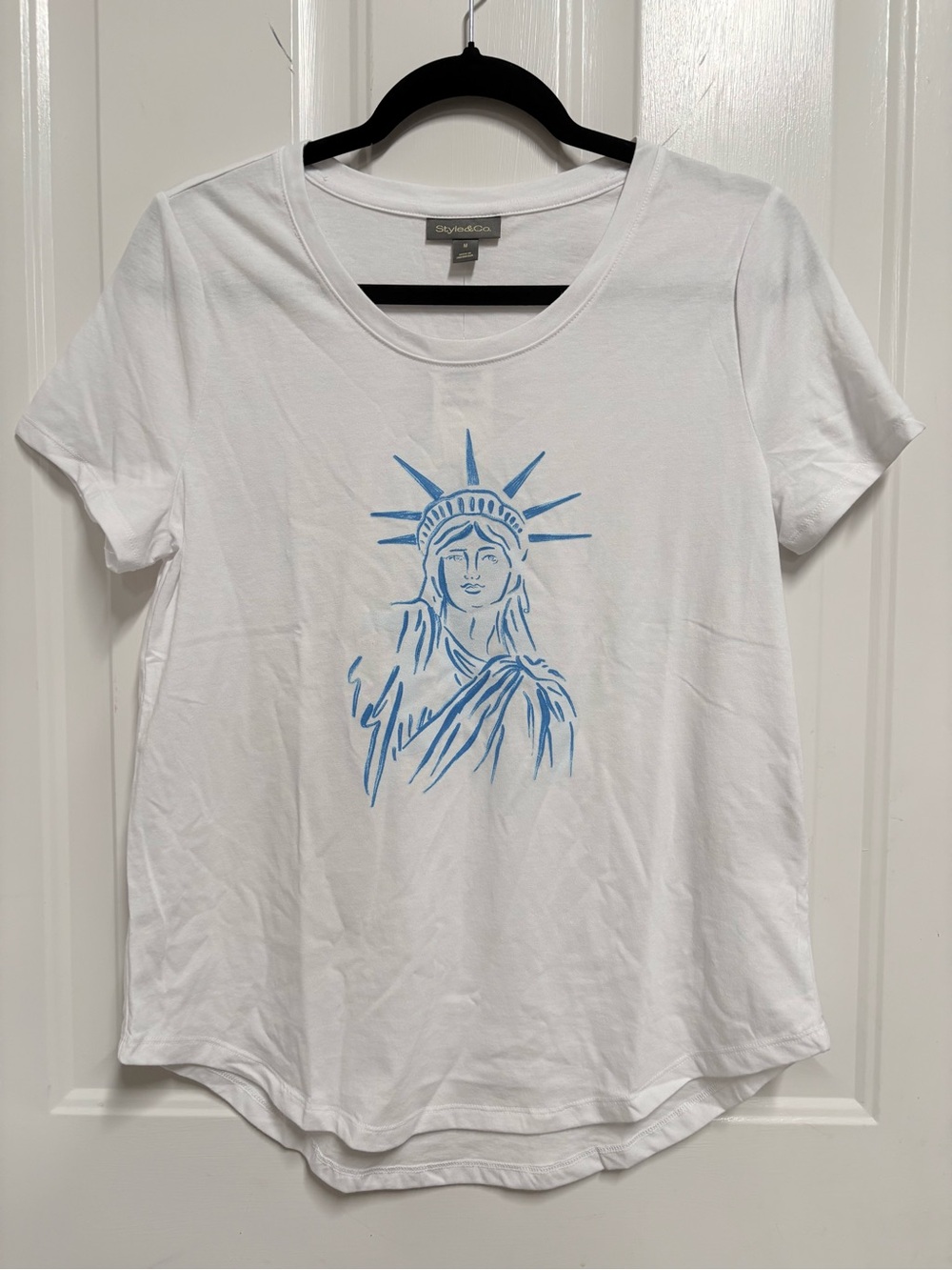 NET Style & Co. White Short-Sleeve Tee with Light Blue Statue of Liberty Sketch